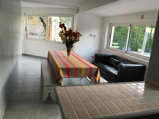Appartement Rez De Chausse Bollène Exterior foto